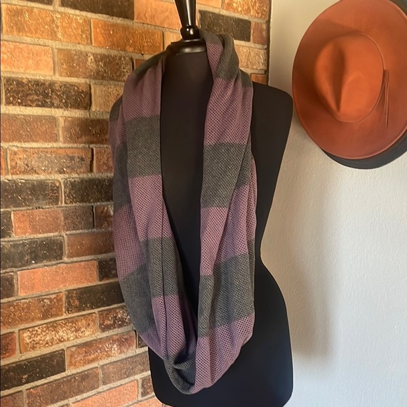 Striped Purple and Gray Infinity Lululemon Scarf - Picture 1 of 3